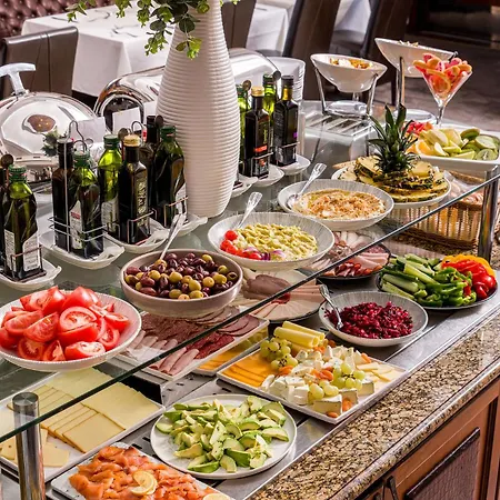 Crystal Palace Hotell 4*