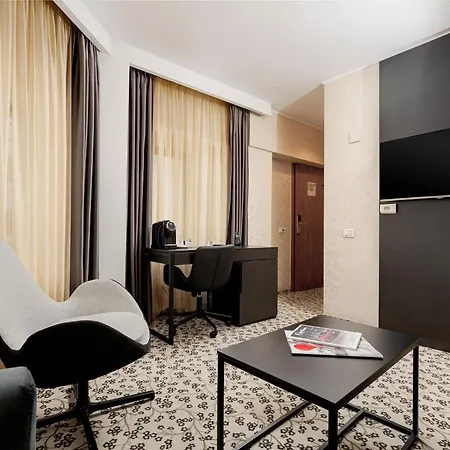 Отель Crystal Palace 4*