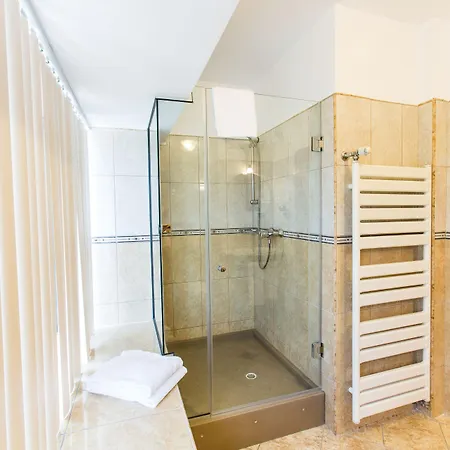 Crystal Palace Hotel 4*