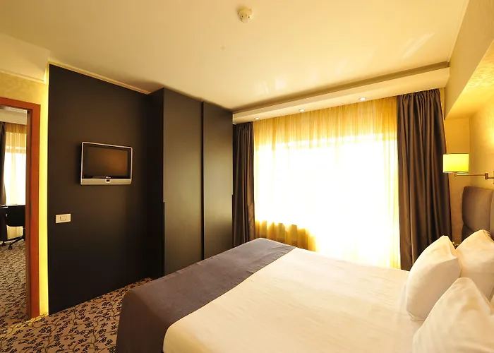 Crystal Palace Hotel 4*