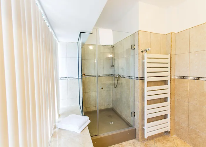 Crystal Palace Hotel 4*