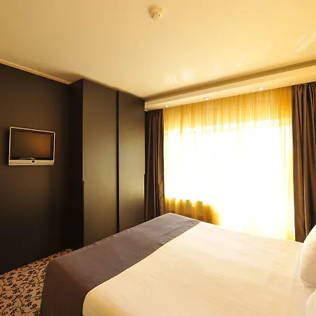 クリスタル パレス ホテル 4*