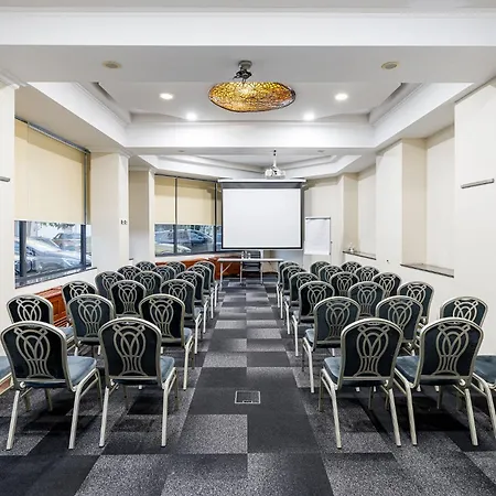 크리스탈 팰리스 호텔 4*